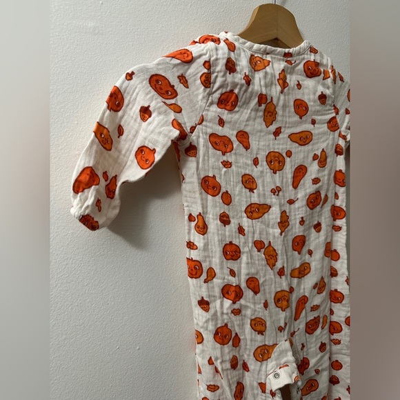 Pumpkin Baby Button One Piece - Picture 4 of 5